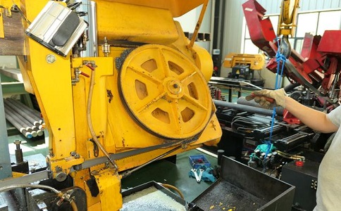 如何解决临武卧式金属带锯床切削时出现的断带现象？