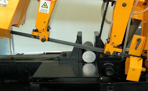 临武数控带锯床自动送料精度会出现偏差吗？